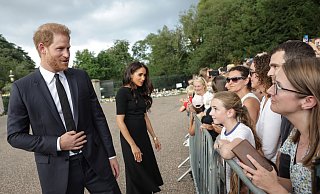 Der britische Prinz Harry und seine Frau Meghan nach dem Tod der britischen Königin Elizabeth auf Schloss Windsor. - Chris Jackson/PA Wire/dpa