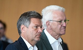 Vizekanzler Robert Habeck (l.) und Winfried Kretschmann. - Bernd Weißbrod/dpa