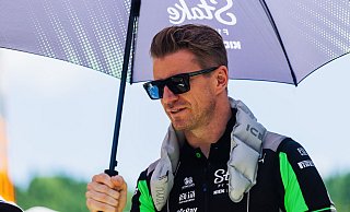 Die Formel-1-Piloten um Nico Hülkenberg suchen im schwülheißen Singapur nach Abkühlung. - Philipp von Ditfurth/dpa
