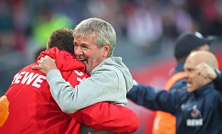 Kölns Trainer Friedhelm Funkel will den Aufstieg in die Bundesliga perfekt machen. - Daniel Karmann/dpa