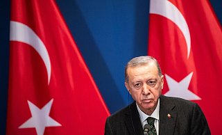 Gut zehn Monate nach seiner Wiederwahl gilt die Abstimmung als Stimmungstest für den Präsidenten und seine AKP: Recep Tayyip Erdogan. - Marton Monus/dpa