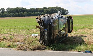 Nach dem Unfall: Der Fahrer des Kia hatte überholen wollen und stieß dabei mit dem Mercedes zusammen. - Anthea Moschner