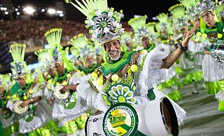 Mitglieder der Sambaschule Imperatriz Leopoldinense im Sambodrom in Rio. - Fernando Souza/dpa