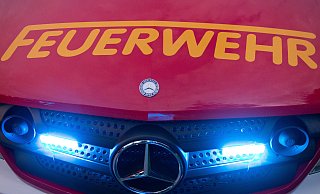 Auf der A2 in Richtung Hannover hat ein Mercedes Kombi Feuer gefangen. - Symbolfoto: Niklas Tüns