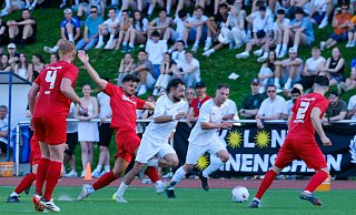 Hier im Vorwärtsgang: Die Heeper (in weiß) im Fußball-Kreispokalfinale gegen den SC Peckeloh. - Andreas Zobe