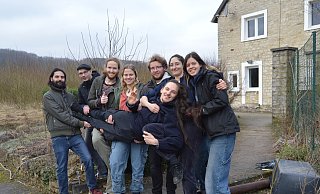 Zehn Freunde, eine WG: Sie haben eine der spannendsten Immobilien im Kreis Gütersloh gekauft. - Haus voller Freunde