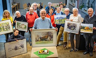 Jochen Stöppler gibt seit 25 Jahren im AWO-Begegnungszentrum Oldentrup einen Malkursus. - Sarah Jonek