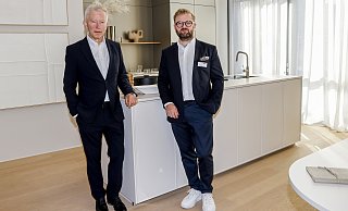 Geschäftsführer Manfred Wippermann (l.) und Marketingleiter Nils Hardtke im Nolte-Forum. - Isa Foltin for Nolte Kuechen via Getty Images Geschäftsführer Manfred Wippermann (l.) und Marketingleiter Nils Hardtke im Nolte-Forum. - Isa Foltin for Nolte Kuechen via Getty Images