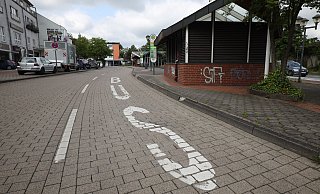 Der alte ZOB ist seit Sperrung der Herforder Straße außer Betrieb. Alternativ hat die Stadt einen ZOB auf Zeit am Sültebusch eingerichtet. Offenbar wird es aber länger als bislang gedacht dauern, den Busbahnhof am alten Standort umzubauen. - Jörg Stuke