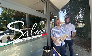 Rocco Funk und Rudi Cicek freuen sich auf die Gäste des neueröffneten "Salento Café - Salumeria - Bar" an der Husener Straße in Paderborns Südstadt. - Marc Schröder