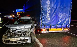 Der BMW-Fahrer erlitt nur leichte Verletzungen. - Feuerwehr Porta/Michael Horst