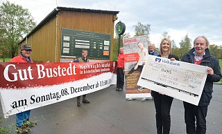 Freuen sich über die große Finanzspritze für die DKMS: Golfer Frank Rixe, Otto Pollner (Lions), Golfer Francisco Fernandez, Volker Niestrath (Lions), Sara Tege (DKMS) und Lions-Präsident Karl-Hermann Hobel. - Mareike Patock