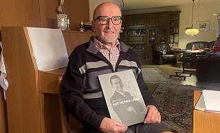 Martin Klesse aus Bad Meinberg hat 2004 sein Leben niedergeschrieben. In dem Buch erzählt er auch von der Vertreibung und Flucht seiner Familie aus Schwenz/Kreis Glatz. - Silke Buhrmester