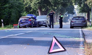 Ein Unfall mit mehreren beteiligten Fahrzeugen hat am Donnerstagvormittag eine Vollsperrung auf der B61 in Gütersloh ausgelöst. - Patrick Menzel