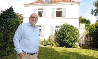 Elmar Dammann, Zahnarzt aus Harsewinkel im Kreis Gütersloh, hat sich ein Großprojekt auf die Fahnen geschrieben. Den Charme der rund 100 Jahre alten Villa will er erhalten. - Marc Uthmann