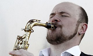 Spielt auf vier Saxophonen: Jan Schulte-Bunert. Foto: Privat - Jan