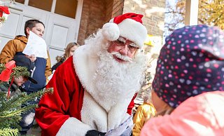 Der Weihnachtsmann im brandenburgischen Himmelpfort hat in diesem Jahr wieder Hunderttausende Weihnachtswünsche erhalten. - Gerald Matzka/dpa