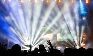 Die Polizei sucht Augenzeugen, die den Unfall am Sonntagmorgen vor der Bielefelder Disco gesehen haben. - Symbolfoto: Pixabay Creative Commons