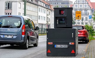 Blitzer Bernhard hat an der angeblich so stauträchtigsten Kreuzstraße geblitzt wie ein Weltmeister. - Jens Reichenbach
