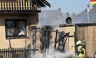 Auch die Fassade des Wohnhauses wurde in Mitleidenschaft gezogen. - FFW Steinheim