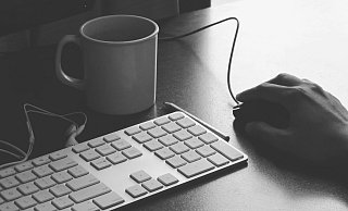 Die Pechsträhne beginnt, als der Herforder Amphetamin über das Internet aus den Niederlanden bestellen will. - Pixabay (Symbolbild)