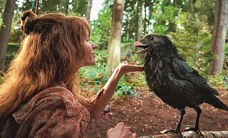 Die kleine Hexe (hier eine Szene aus dem gleichnamigen Film mit Karoline Herfurth) ist ein beliebtes Buch, das für Film, Fernsehen und Theater immer wieder adaptiert wird. - Walter Wehner Munich Germany