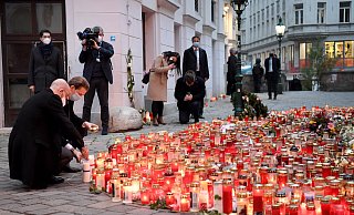 Österreichs Kanzler Sebastian Kurz gedenkt der Opfer des islamistischen Anschlags in Wien. - picture alliance