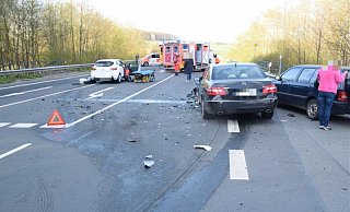 Drei Autos sind am Dienstagmorgen in Enger kollidiert. - Polizei Herford
