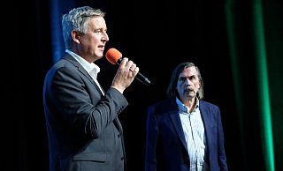 Güterslohs bisheriger Bürgermeister Henning Schulz (links) und sein Nachfolger Norbert Morkes. - Andreas Frücht