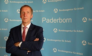 Rüdiger Matisz, seit April 2009 Leiter der Arbeitsagentur Paderborn, geht zum 1. September in den Ruhestand. Die derzeitige Krise am Arbeitsmarkt sei mit keiner der vorherigen zu vergleichen, meint er. - Hans-Hermann Igges