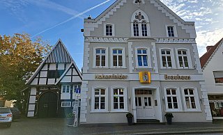 Das Hohenfelder Brauhaus gilt als das älteste Hotel in Wiedenbrück. Seit 1959 gehört die Immobilie der Privat-Brauarei-Hohenfelde, die nun einen neuen Pächter sucht. - Marion Pokorra-Brockschmidt