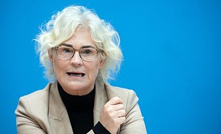 «Wir stehen an Eurer Seite»: Christine Lambrecht. - Foto: Bernd von Jutrczenka/dpa