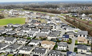 Im Baugebiet Lerchenweg in Delbrück-Mitte sind die Häuser errichtet, doch auch in den Orten des Stadtgebiets ist die Nachfrage wieder auf hohem Niveau. - Jens Reddeker