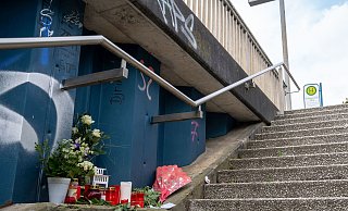 Der mutmaßlicher Täter (18) soll sein Opfer (17) an der Haltestelle Schelpmilser Weg überfallen haben. Als dieser sich wehrte, soll Eduard T. mit einem Messer zugestochen haben. - Christian Mathiesen