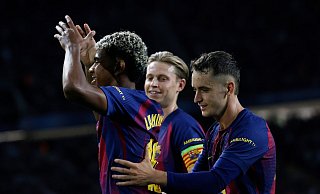 Auch Lamine Yamal (links) traf für Barcelona - Joan Monfort/AP/dpa