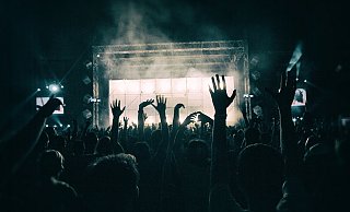 Parties aber auch jede Menge andere Veranstaltungen locken an diesem Wochenende Besucher im Kreis Paderborn an. - (Symbolbild) Pixabay