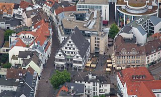 Einer der acht Kandidaten für das Amt des Paderborner Bürgermeisters wird künftig die Ratssitzungen im Historischen Rathaus leiten. - Niklas Tüns (Archivfoto) Einer der acht Kandidaten für das Amt des Paderborner Bürgermeisters wird künftig die Ratssitzungen im Historischen Rathaus leiten. - Niklas Tüns (Archivfoto)