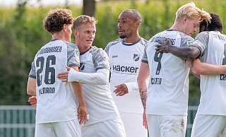 Wollten im Heimspiel erneut jubeln: die Spieler des SV Rödinghausen mit Ansgar Kuhlmann (v. l.), Marco Hober, Michael Seaton, Tim Corsten und Paterson Chato. - Joel Beinke