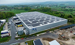 Die Photovoltaikanlage auf dem Dach der B+S Logistik im Kreis Gütersloh soll 2,3 Gigawattstunden Strom im Jahr produzieren. - Ulrich Fälker