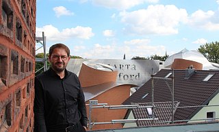 Architekt Karsten Monke auf der Dachterrasse. - David Knapp