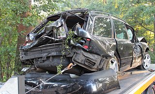 Der Wagen dürfte Totalschaden erlitten haben. - Polizei Minden-Lübbecke