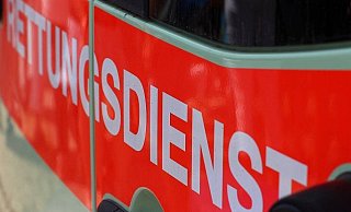 Rettungskräfte brachten den Mann ins Krankenhaus. - Pixabay