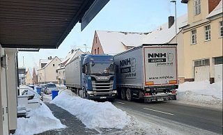 Auf der B 241 in Dalhausen knubbelt sich der Verkehr. - Britta Waldeyer