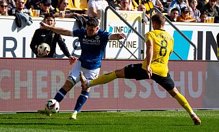 Stefano Russo (l.) und Arminia Bielefeld feierten bei Alemannia Aachen einen wichtigen Auswärtssieg. - IMAGO/Eibner