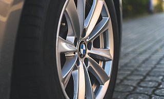 Mit einem 3er-BMW vollführte ein junger Fahrer ein gefährliches Fahrmanöver auf der Detmolder Straße in Paderborn. - (Symbolbild) Pixabay