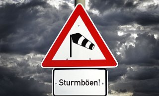 Sturmtief "Eugen" sorgt im Kreis Paderborn für Böen mit bis zu 100 Stundenkilometern Geschwindigkeit. - picture alliance