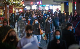 Gegen 18 Uhr hielten sich am meisten Menschen in der Innenstadt auf - und es begann zu nieseln. - Sarah Jonek
