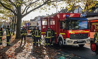 Die Feuerwehr Bielefeld war mit 25 Einsatzkräften vor Ort. - Paul Brinkmann