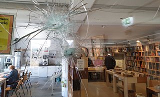 Panzerglas: Diese Scheibe konnte der Einbrecher nicht zerstören. - Ilja Regier