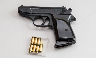 Die Polizei stellte eine Pistole und Patronen sicher. - Pixabay (Themenbild)